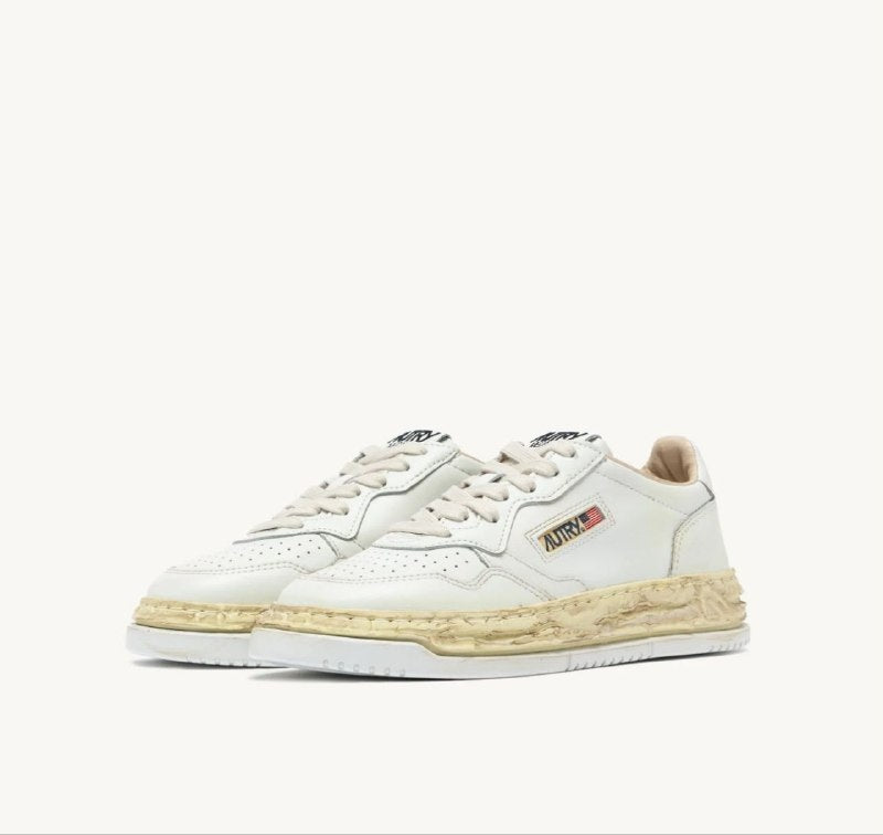 MEDALIST SNEAKERS