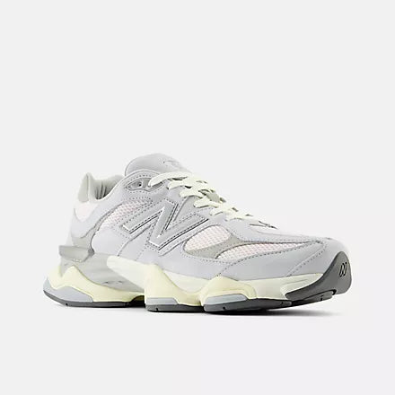 New Balance 9060 — Grigio Chiaro / Crema