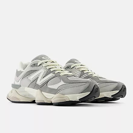 New Balance 9060 — Rain Cloud (Grigio Chiaro / Bianco)