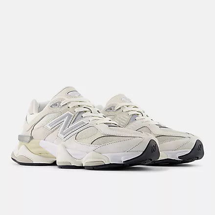 New Balance 9060 — Sea Salt (Bianco/Crema)