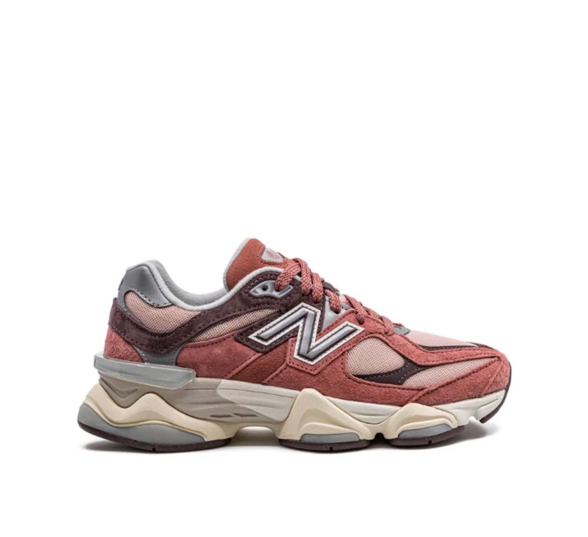 New Balance 9060 — Cherry Blossom (Rosa/Bordeaux)