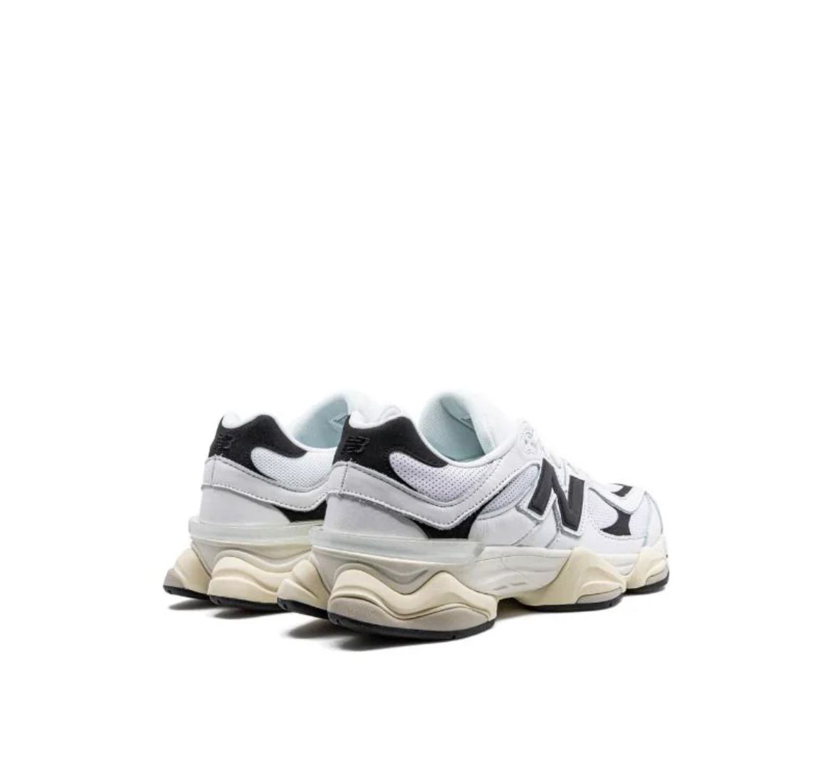 New Balance 9060 — Sea Salt / Bianco Nero